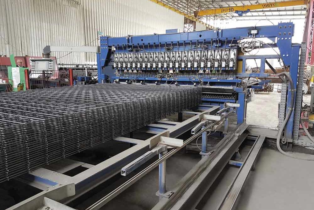 Fuerza de innovación permanente – mbk Maschinenbau GmbH lanza al mercado la nueva máquina soldadora de mallas MSM-H